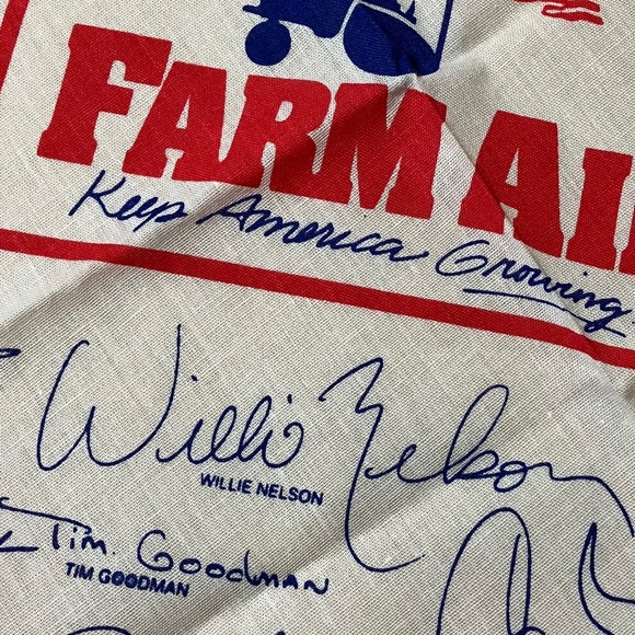 🇺🇸 VINTAGE 1985 🎶FARM AID 🎶BANDANA, SIGNATURES OF WILLIE NELSON & FRIENDS🎸 - Picture 3 of 16